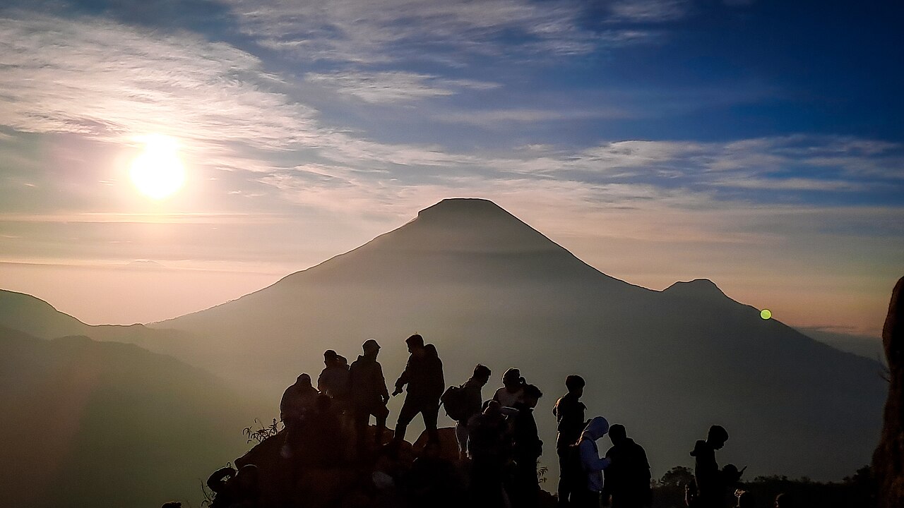 Lever de soleil depuis Bukit Sikunir