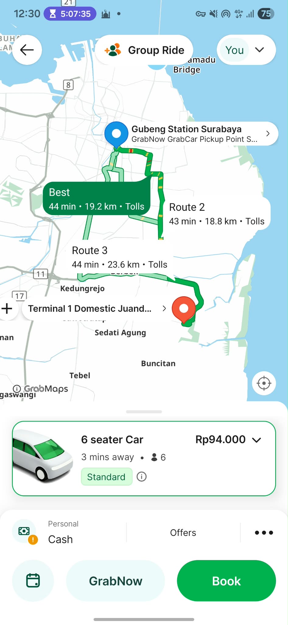 Capture d'écran Grab : voiture 6 places, Gubeng Station Surabaya → Terminal 1 Domestic Juanda, 44 min, 19.2 km, Rp 94 000