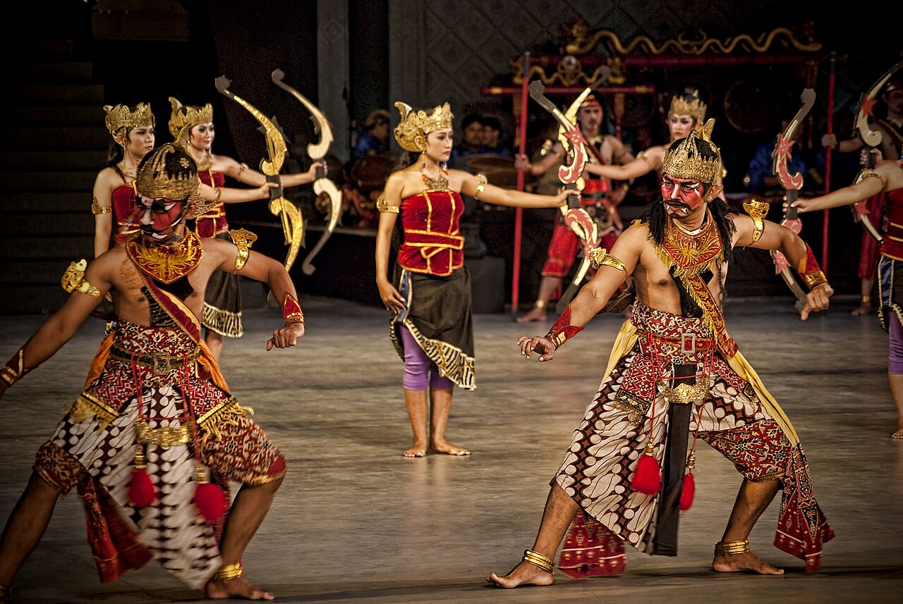 Danseurs du Ramayana Ballet en costume traditionnel