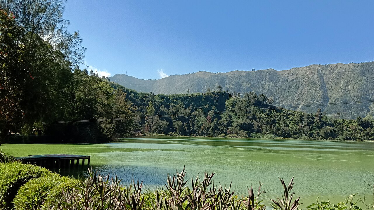 Telaga Warna, lac coloré du plateau de Dieng