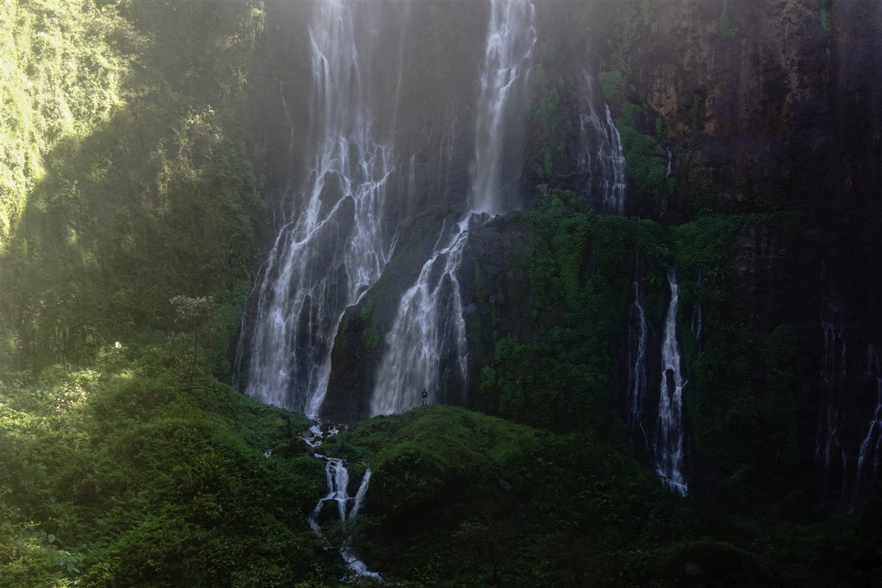Tumpak Sewu, amphithéâtre de cascades vu du bas